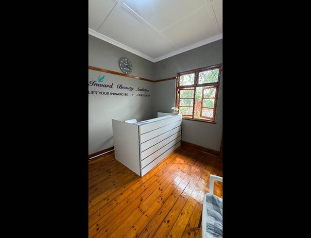 48M² BUSINESS TO LET IN SCOTTSVILLE